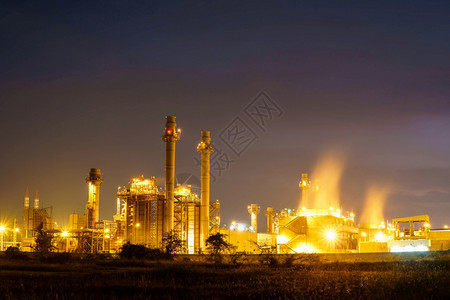 石油码头是储存和化制造产品的工业设施可供运输和商业发电厂污染烟囱技术图片