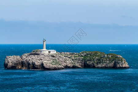 美丽的土地海上莫罗岛的灯塔桑坦德莫罗岛的西班牙灯塔图片