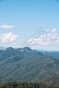 蓝色的空气泰国北部落生活方式的山地脉种植面积位于山顶泰国北部落生活方式居于山地之上夏天图片