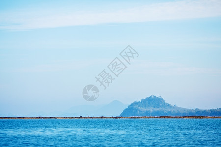 甲米太阳泰国安达曼海光明媚的天气海岸图片