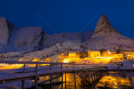 缰绳北欧的南洛福滕群岛冬季风景挪威美丽的山地景观挪威斯堪的纳维亚冬季挪威斯堪的纳维亚冬季a绿色图片