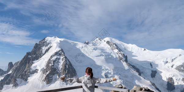 冬季雪山风光图片