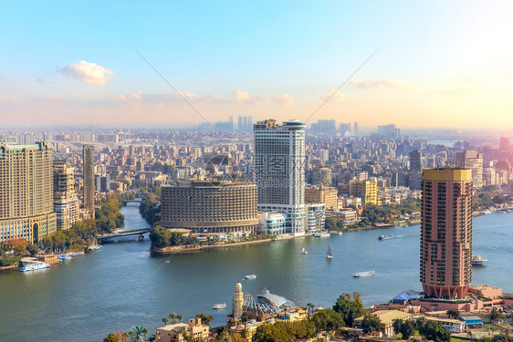 塔天空建造埃及开罗市中心在尼河上的摩天大楼埃及开罗市中心在尼河上的辉煌摩天大楼图片