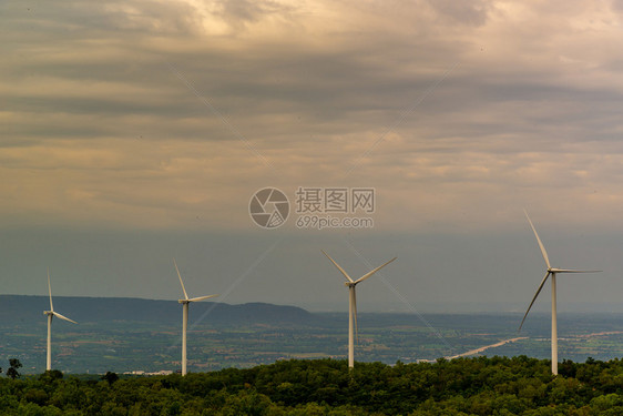 艾泰国呵叻2019年月4日Lamtakhong风力发电机组在LamtakongdamKhaoYaiThiang的山上高环境图片