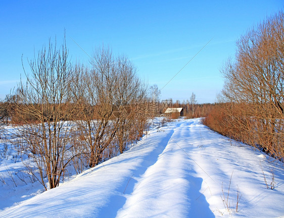 覆盖俄语老旧道路雪图片