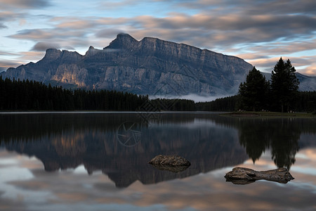 路德维希自然湖加拿大艾伯塔邦夫公园BanffNationParkingPanorasic图像加拿大艾伯塔州班夫公园图片