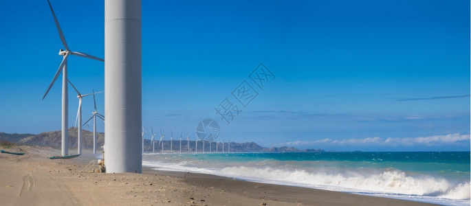 海洋岸线上的风力涡轮发电机剪影菲律宾替代可再生能源产磨创新的气候图片