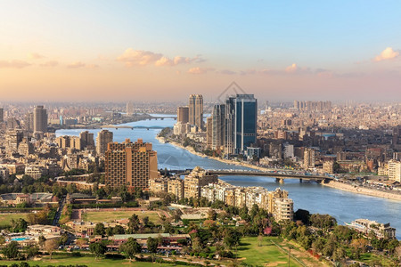 商业城市的尼罗河和埃及开的摩天大楼尼罗河和埃及开的摩天大楼地平线图片