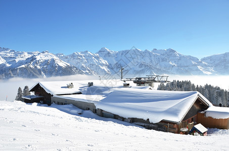 冬季雪景木屋风光图片