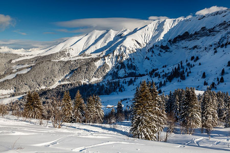 冬季雪山风光图片