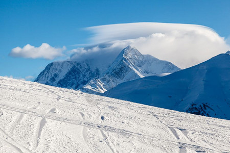 冬季雪山风光图片