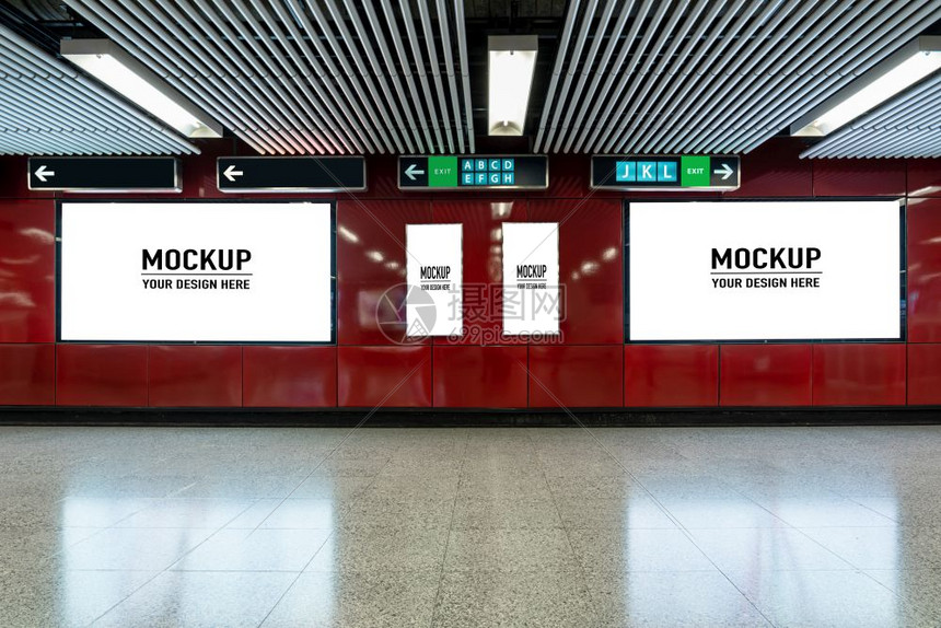 位于地下大厅或铁的空白广告牌用于模拟概念低光速门窗框架飞机场车站图片