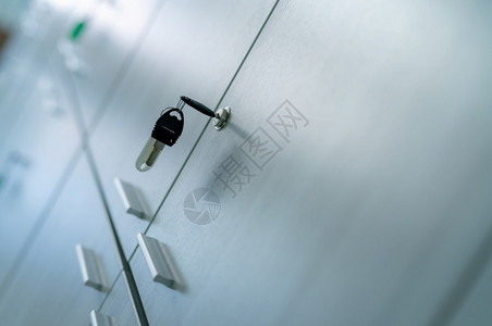盒子学校房间办公室带钥匙的储物柜带钥匙的文件柜锁用于公共设施的安全和保系统商务办公室文件的安全锁系统用于存储的白色物柜门图片