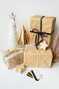 盒子支付圣诞节礼物树装饰品网上购物概念用信卡在家轻松付款圣诞节装饰品网上购物概念用信卡在家轻松付款假期图片