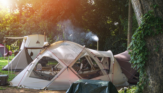 野外帐篷群图片