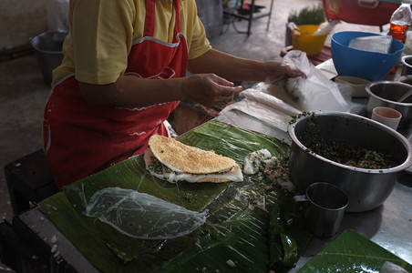 食物泰国蒸水稻皮或KhaoKriapPakMaw泰国SakonNakhon泰国街头食品花胶煮沸图片