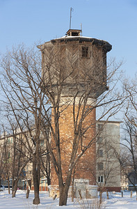 建筑学冬季乡村砖砌水塔冬季乡村砖砌水塔旅行结构体图片