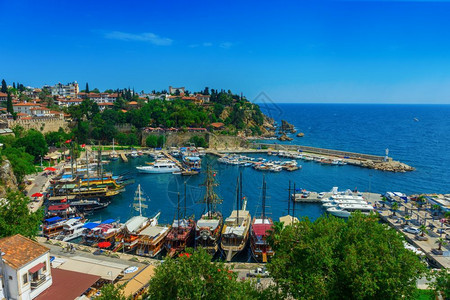 采取游艇街道土耳其安塔利亚Kaleici老城土耳其安塔利亚的码头和房屋顶空中观察图片