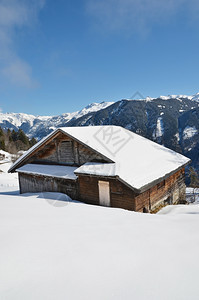 冬季雪景木屋风光图片