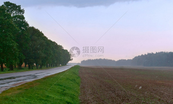 动态的高效范围暴雨即将来临风云在大雨前聚集图片