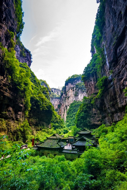 ChongqingWulong古老旅馆自然桥梁顶层公寓伟大的图片