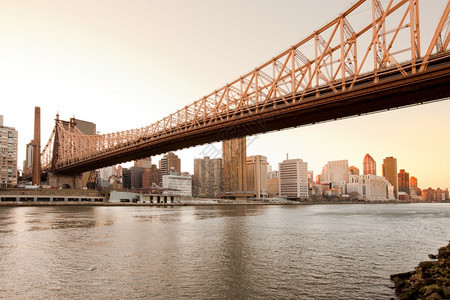 公寓著名的美国纽约州市曼哈顿东河和上城的皇后区伯罗桥建筑物图片