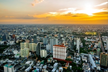 摩天大楼阳台夜晚曼谷市风景泰国曼谷阳光日高楼商业区泰国曼谷BusinessDistrict图片