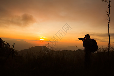 浪漫的地平线黑色拍摄日落时风景照片的摄影记者周光片图片