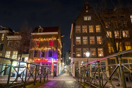 节日庆典晚上从荷兰阿姆斯特丹到荷兰的新年快乐建筑学图片