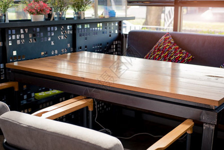 咖啡厅桌配有手持椅的咖啡用餐桌实物和装饰概念内政和放松主题桌子午餐舒服图片