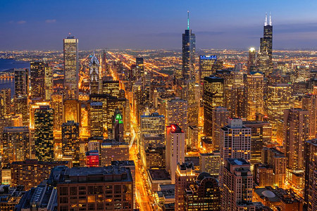 铁路芝加哥市风景最顶端的夜大楼美国市区天线建筑和与旅游观光赏概念联合的景观图片
