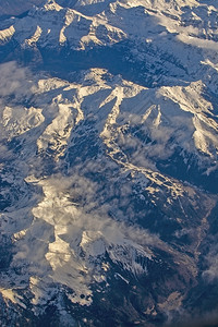 冬季雪山风光图片