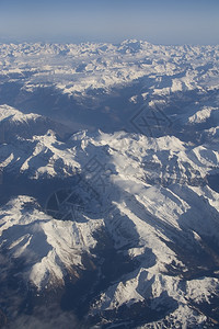 冬季雪山风光图片