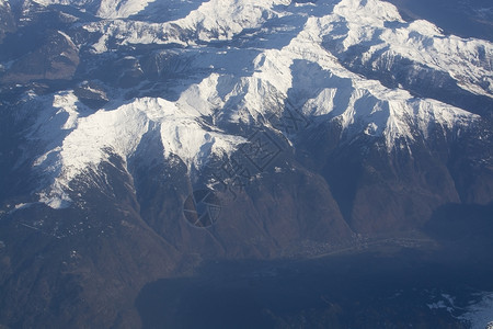 冬季雪山风光图片