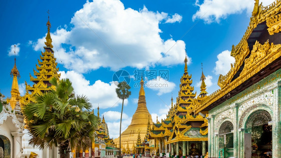 在Yagon城的Shwedagon塔吸引蓝天空背景的ShwedagonYagon市Shwedagon塔古建筑是东南亚仰光缅甸亚洲图片