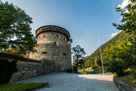 首都列支敦士登的瓦杜兹城堡主要塔列支敦士登阿尔卑斯山主要的图片