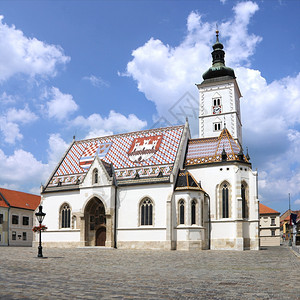 镇天空旅游圣马克斯柯普教堂是罗地亚萨格勒布著名建筑遗迹之一图片