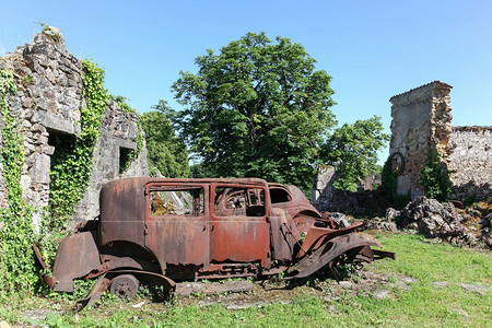 残酷破碎的烧毁194年6月在法国格拉内被摧毁的Oradour村图片