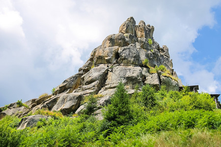 旅游古老的山区历史和文化保留地的堡垒利沃夫图片