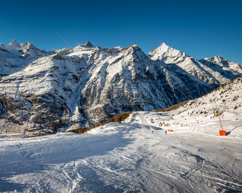 冬季雪山风光图片