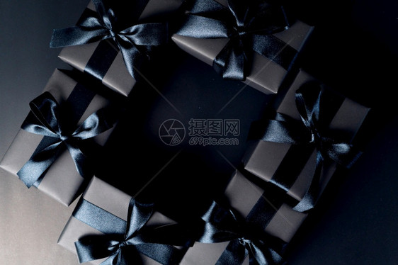 黑色星期五销售网上购物黑礼品盒市场色的互联网图片