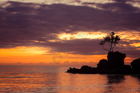 旅行菲律宾波拉凯岛热带日落的奇异色彩菲律宾度假巡航轮廓图片