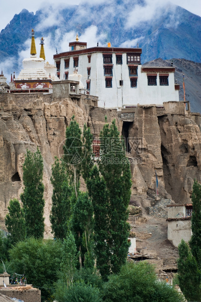 禅印度人Hymalaya高地LadakhLamayuruGompa的拉马尤鲁修道院寺庙佛教传统亚洲人图片