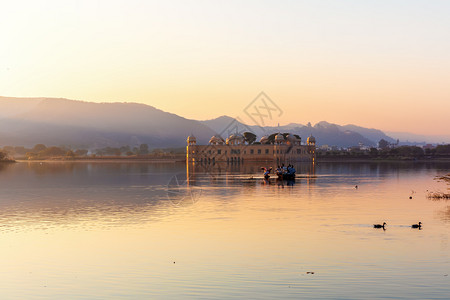 美丽的印度拉贾斯坦邦阿米尔斋浦和拉贾斯坦邦JalMahal宫附近ManSagar湖的印度Nests印度拉贾斯坦邦阿迈尔斋普和拉贾图片