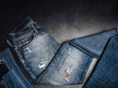 让潘特JeansPant躺在水泥地板时装任何别的服装为多样而穿经典衣服暗调平坦的收藏躺着图片