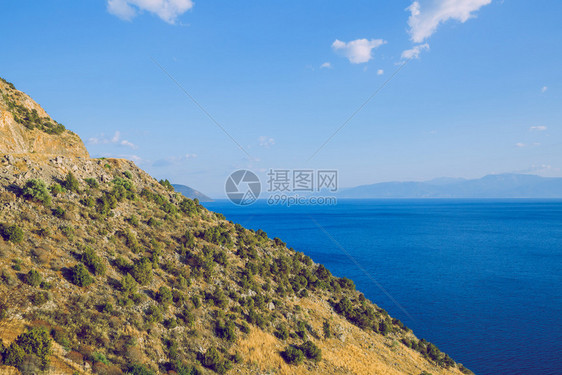九月2019年3日蓝色海希腊山丘和水风景海岸图片