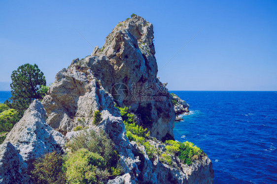 热带景观晴天2019年月3日蓝色海希腊山丘和水图片