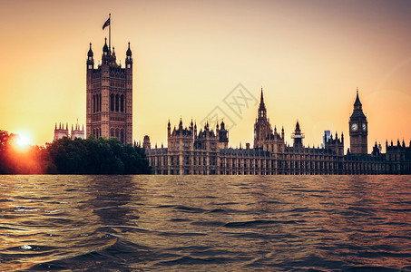 海域复制全球变暖气候化冰盖融全球升温冰盖融化的前瞻概念联合王国伦敦日落时被淹的议会大厦数字操纵城市景观图片
