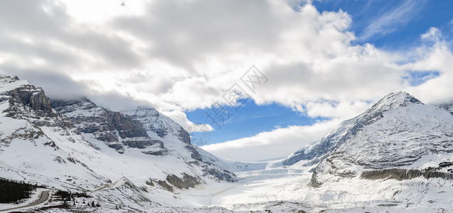 勘探加拿大人高的ColumbiaIcefield和加拿大艾伯塔州贾斯珀公园的Athabaasca冰川景观视图图片