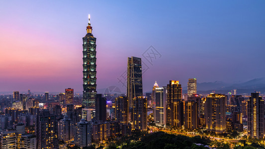 最高台北的美丽夕阳台北市的天际和摩大楼Skyscraper和其他现代市区建筑台北流行旅游景点的日落首都美丽的图片